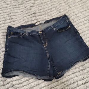 Dark wash Torrid jean shorts size 20